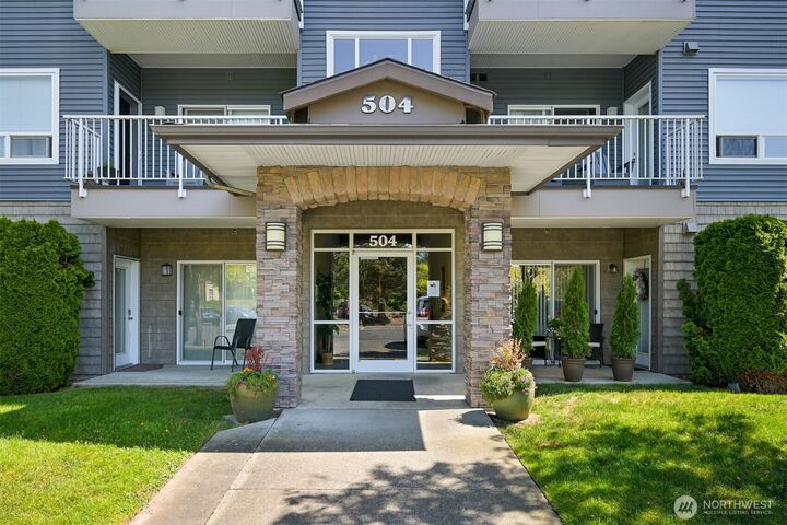 Property Photo:  504  Darby Dr 203  WA 98226 