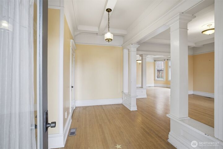 Property Photo:  6238  Woodlawn Avenue N  WA 98103 