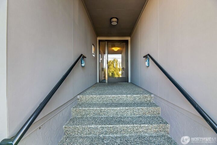Property Photo:  2034  14th Avenue W 104  WA 98119 