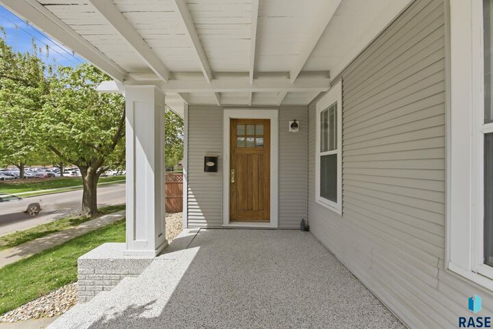 Property Photo:  900 W 18th St  SD 57104 