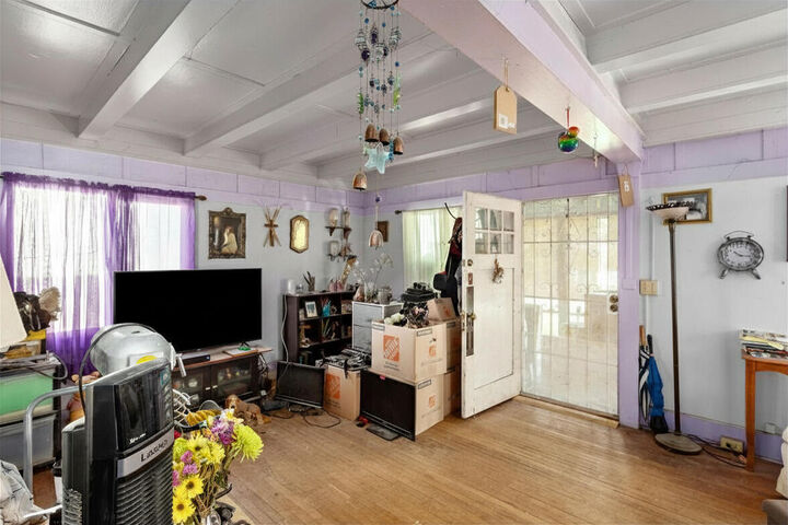 Property Photo:  2033 Oak Avenue  CA 93101 