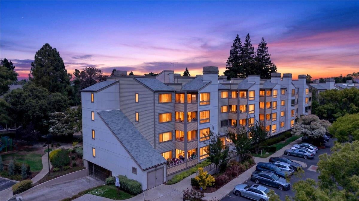 Property Photo:  1271 Poplar 406  CA 94086 