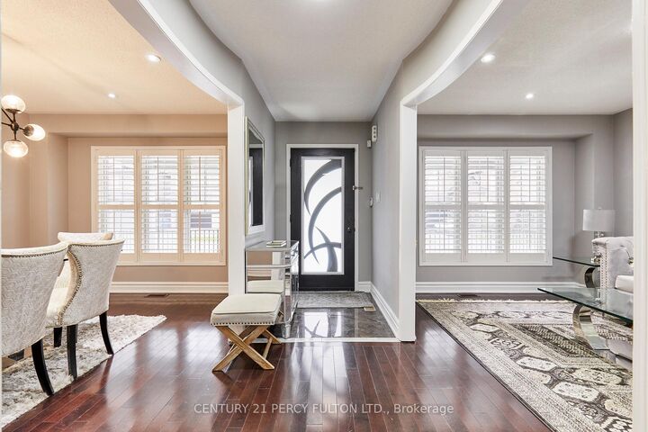 Property Photo:  7 Schoolbridge Street  ON L1T 4Z2 