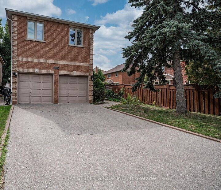 Property Photo: 2524 Paula Court ON L5K 2R5