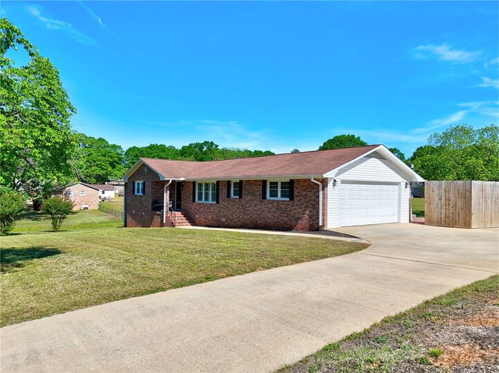 Property Photo:  105 Lowry Road  SC 29621 