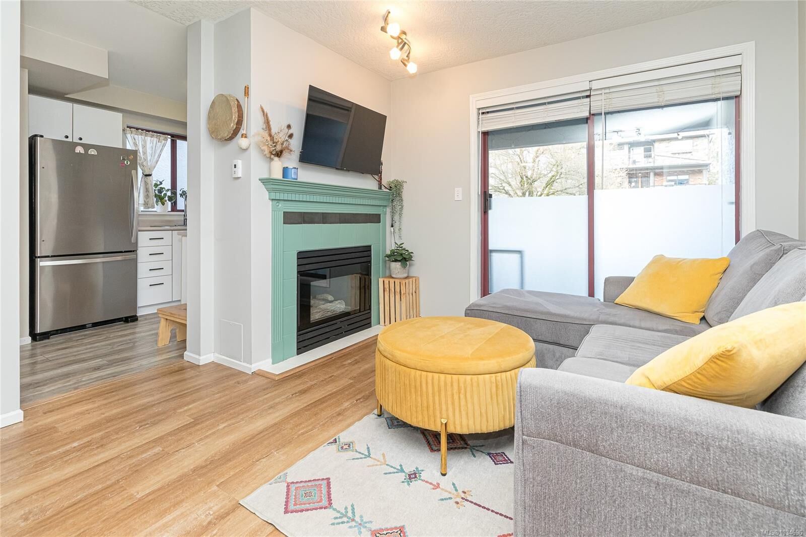 Property Photo:  545 Manchester Rd 209  BC V8T 5H6 