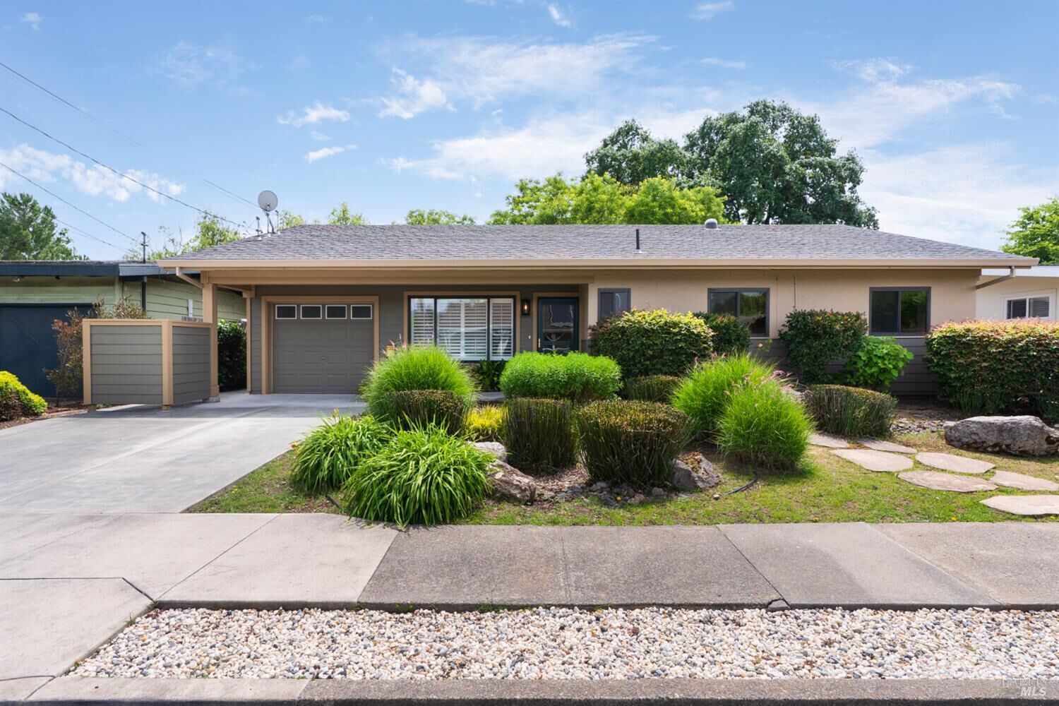 Property Photo:  321 Arroyo Way  CA 95476 