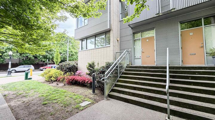 390 E 11th Avenue — photo 1