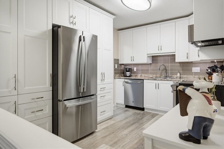 5375 205 Street 302 — photo 1