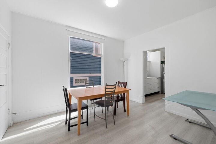 Property Photo: 14 W 14th Avenue BC V5Y 1W6