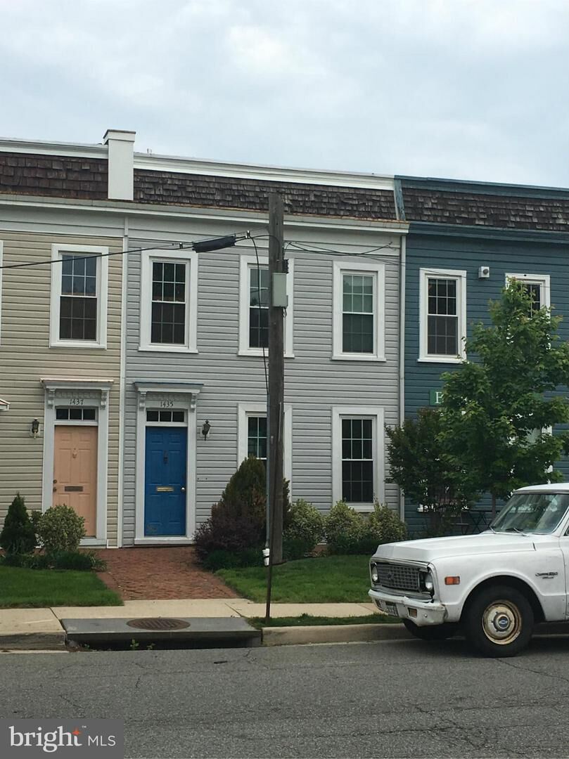 Property Photo:  1435 Powhatan Street  VA 22314 