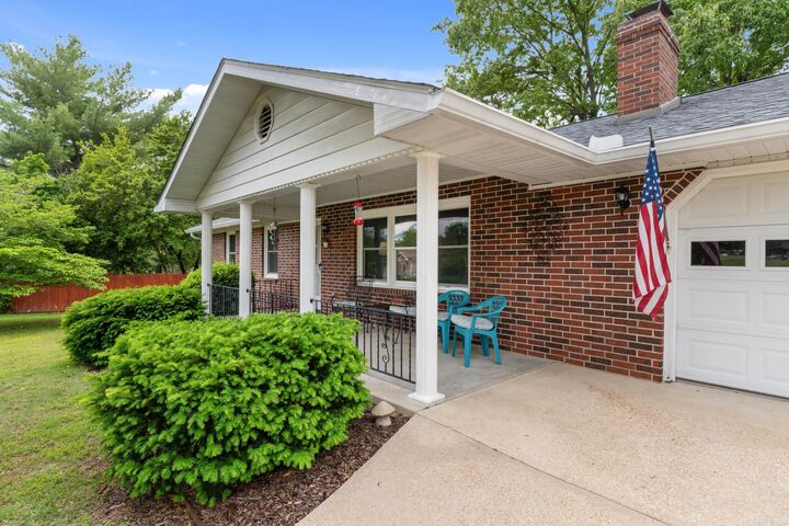 Property Photo:  1919 Ivy Lane  AR 72653 
