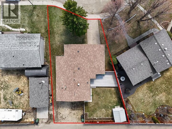 Property Photo: 6310 44A Avenue AB T4V 0B4