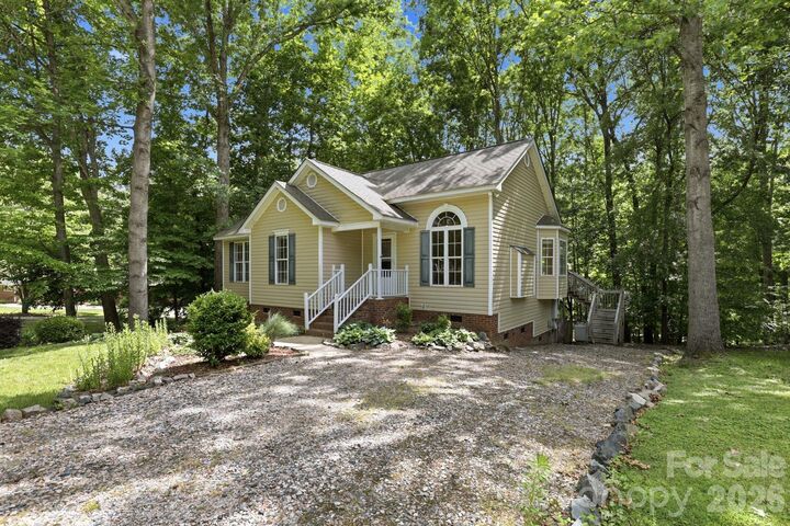 Property Photo:  716 King Street  NC 28173 