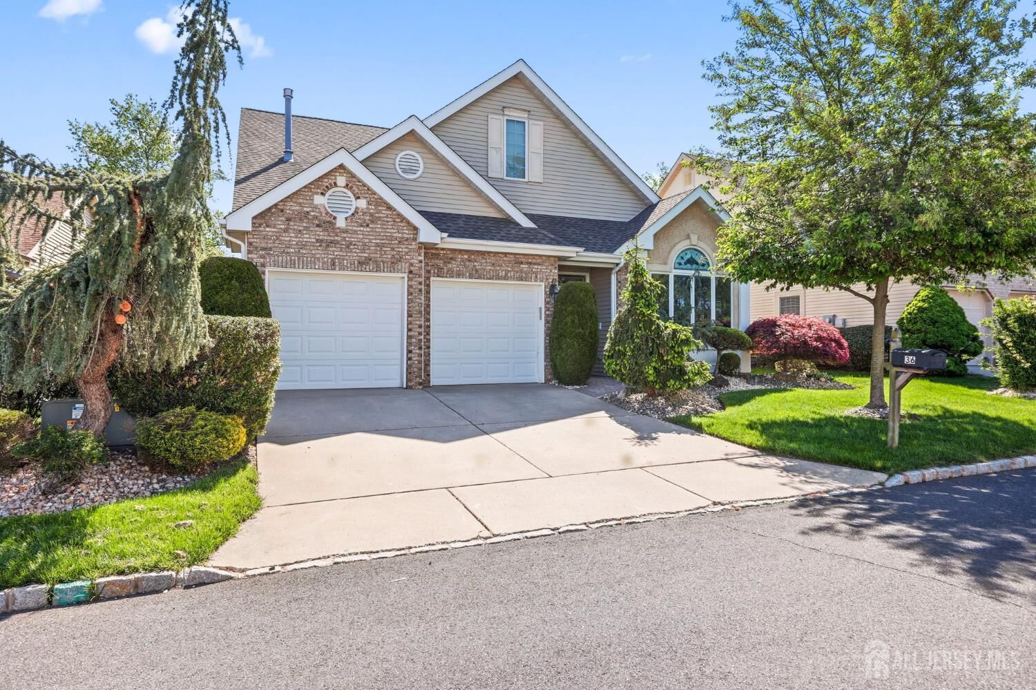 Property Photo:  36 Wintons Way  NJ 08831 