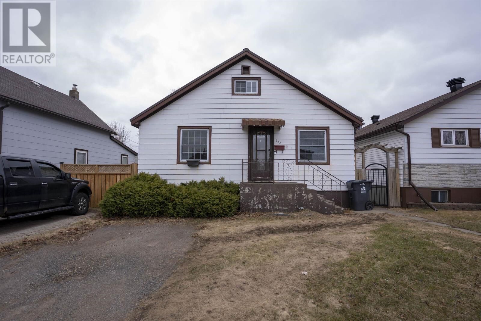 Property Photo:  288 Amelia St E  ON P7E 3Z7 