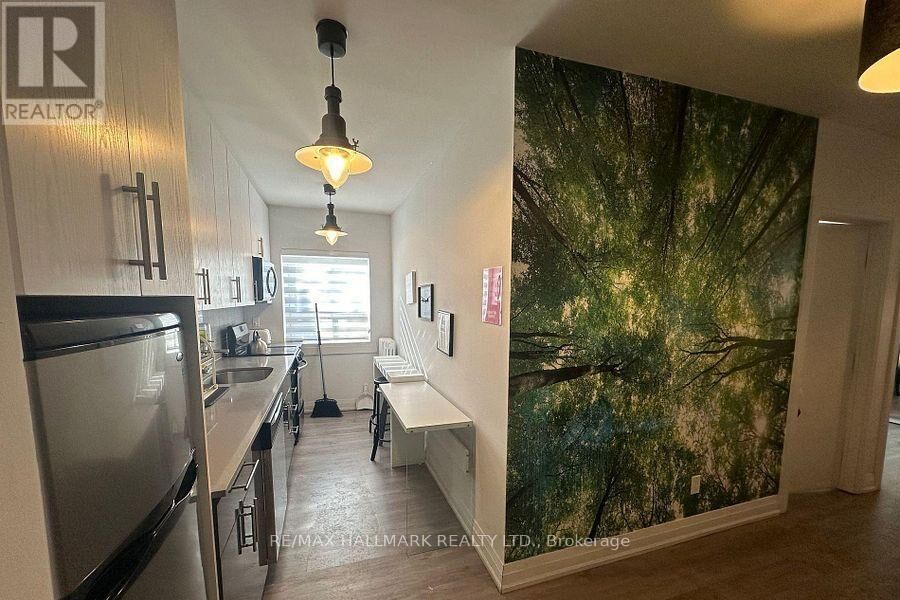 Property Photo:  595 St Clair Avenue West 5  ON M6C 1A3 