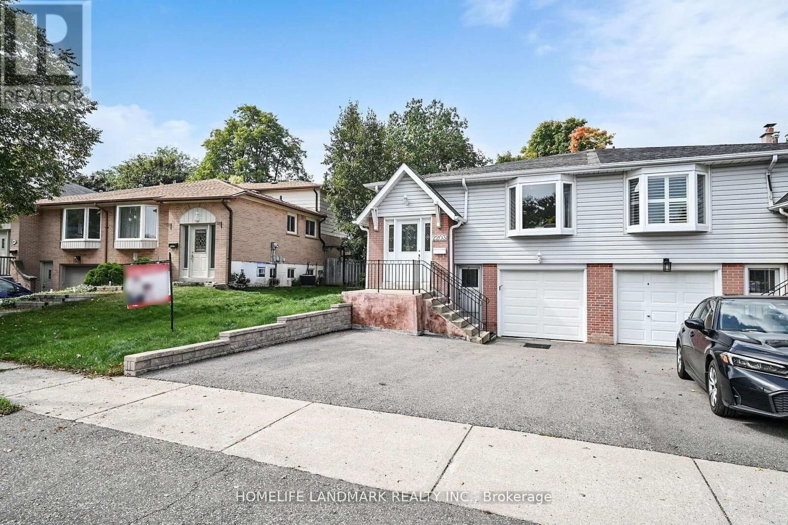 Property Photo:  2203 Council Ring Road  ON L5L 1B6 