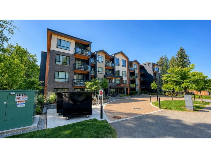 Property Photo:  32690 14th Avenue 203  BC V2V 0K5 