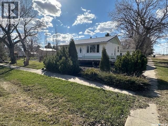 Property Photo:  16 McCulloch Street  SK S0G 1N0 