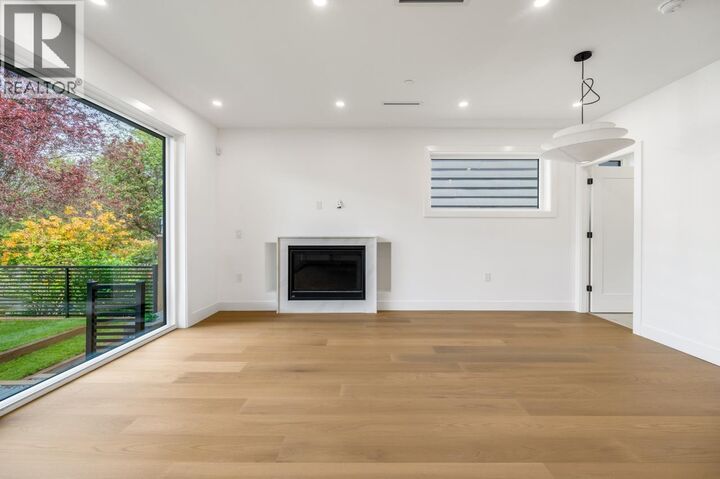 Property Photo:  950 W 17th 1  BC V5Z 1V4 