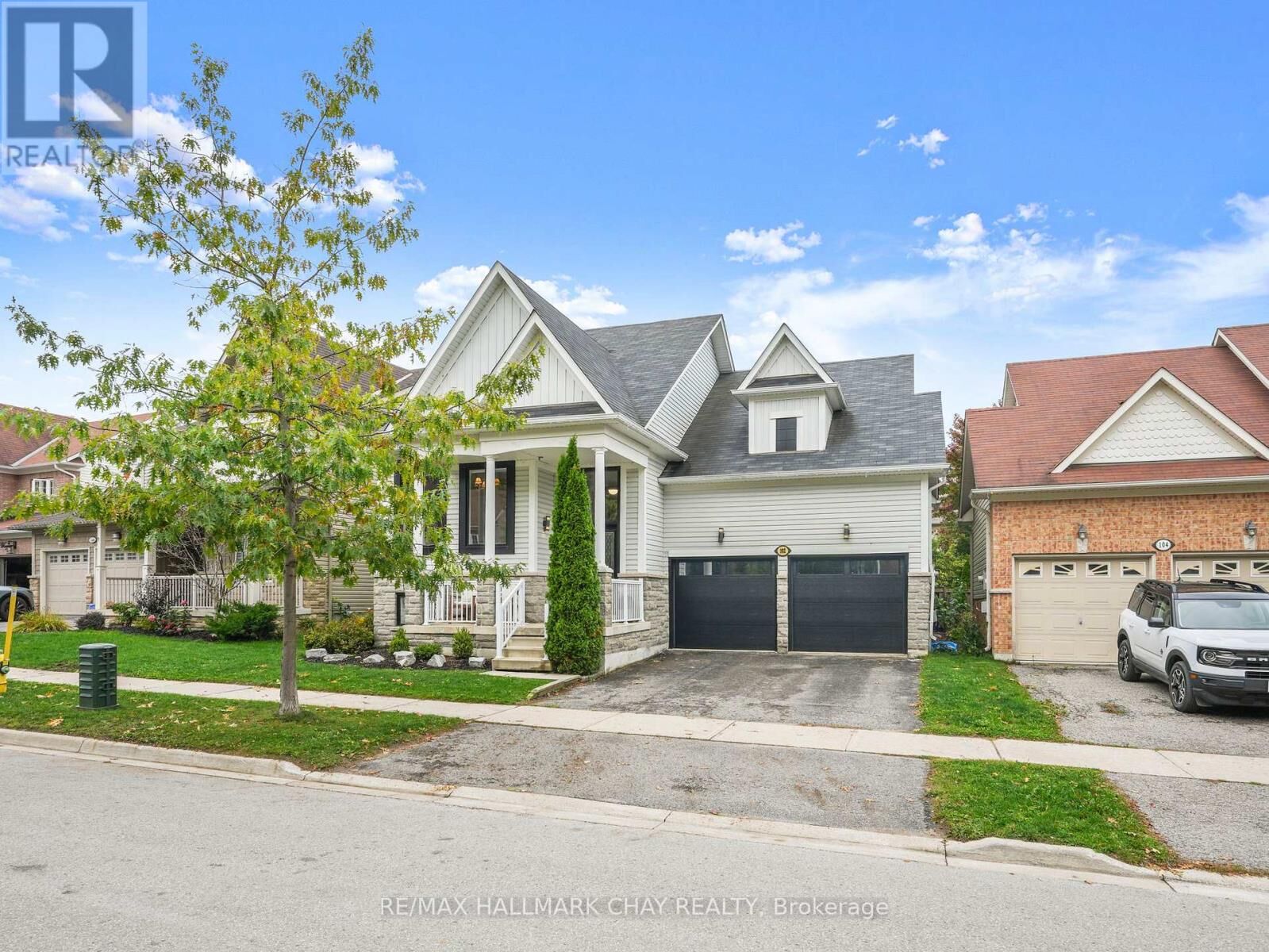 Property Photo:  102 Diana Way  ON L4M 7J2 