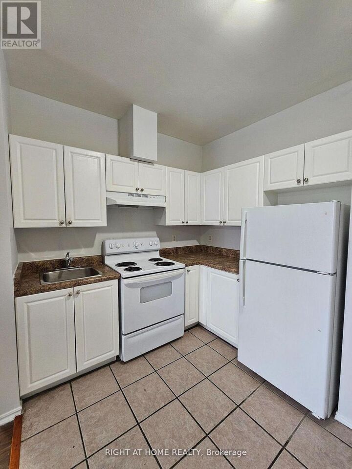Property Photo:  1801 Eglinton Avenue West 307  ON M6E 2H7 