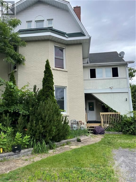 Property Photo:  321 Avondale Avenue 1  ON K1Z 7G7 