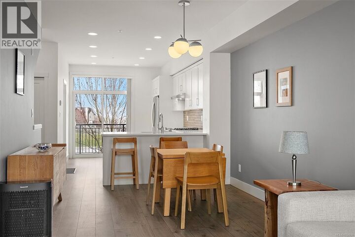 Property Photo:  370 Latoria Boulevard 34  BC V9C 0N9 