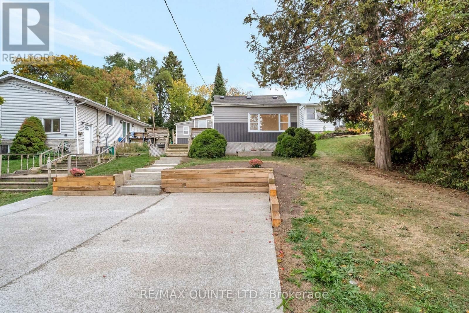 Property Photo:  78 Wallbridge Cres Crescent  ON K8P 1Z4 