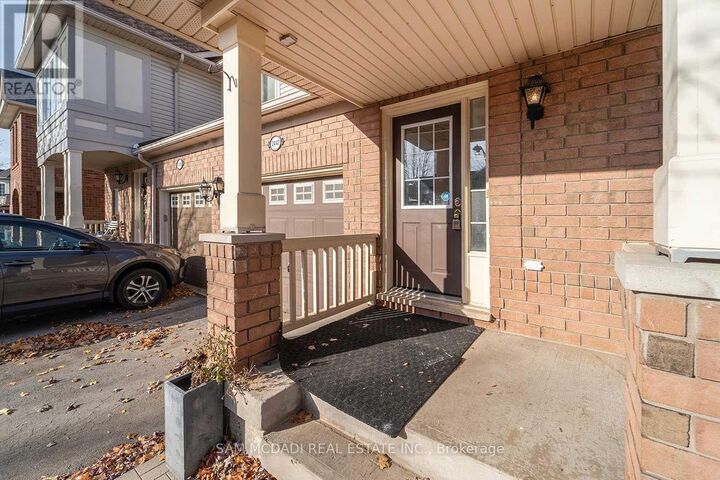 Property Photo:  2447 Baintree Crescent  ON L6M 4W9 