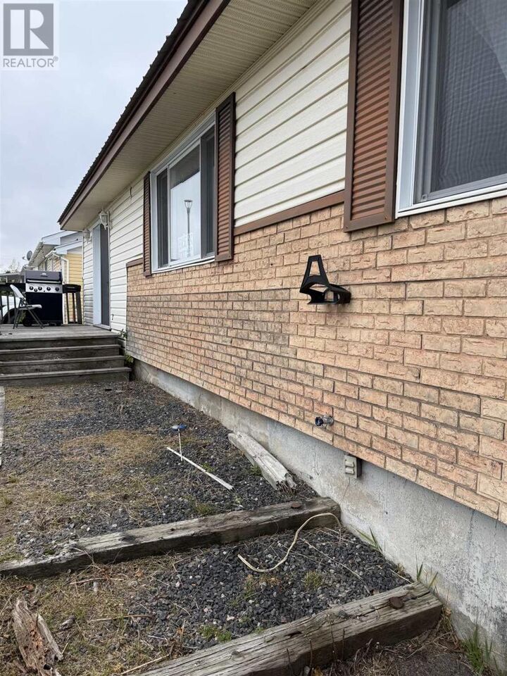 Property Photo:  6 Rue Des Pins  ON P0S 1G0 