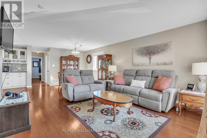 Property Photo:  35 Butternut Drive  ON L4N 0E3 