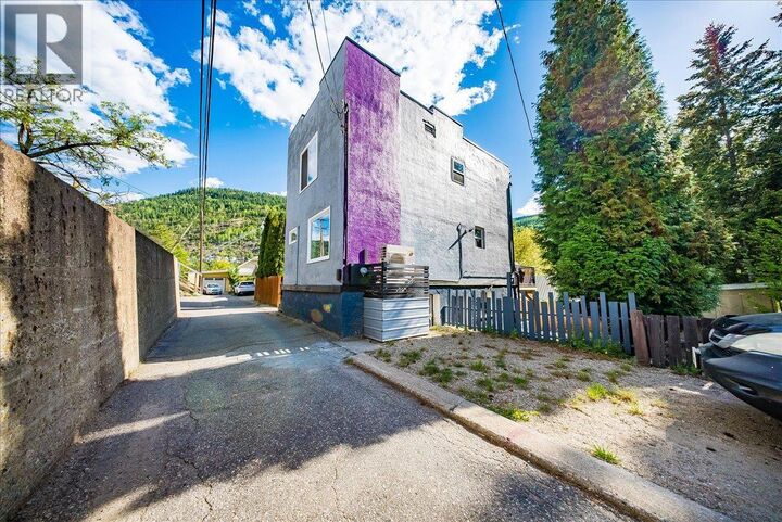 Property Photo:  1662 Columbia Avenue  BC V1R 1K2 