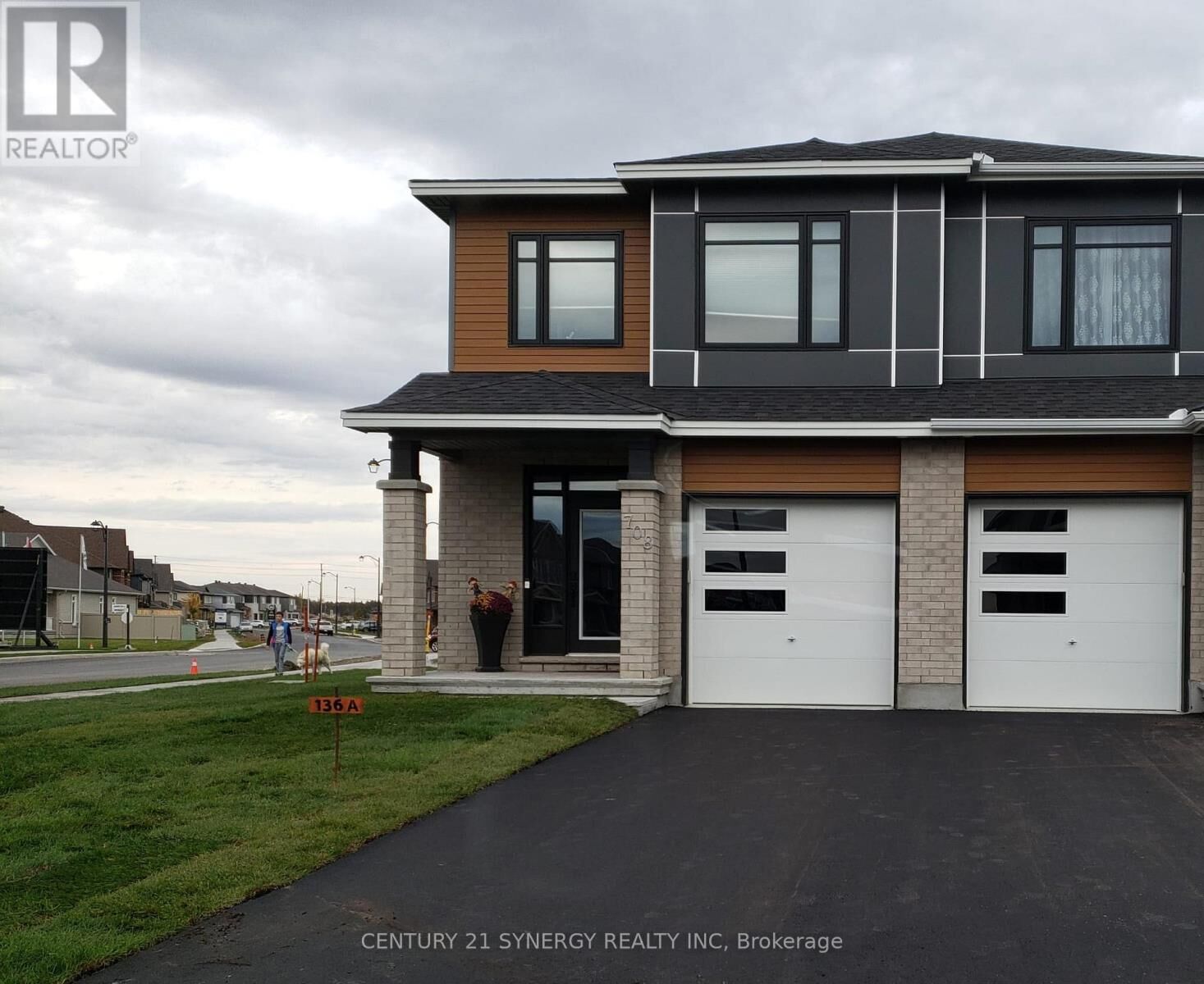 Property Photo:  708 Southeast Taliesin Crescent  ON K2S 2K6 