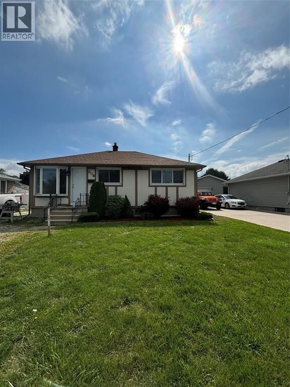 Property Photo:  508 Indian Road North  ON N7T 7G4 