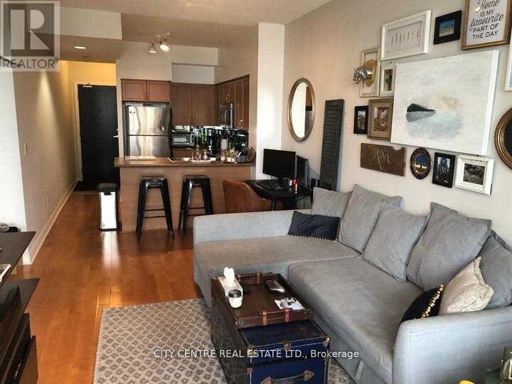 Property Photo:  388 Prince Of Wales Drive 1907  ON L5B 0A1 