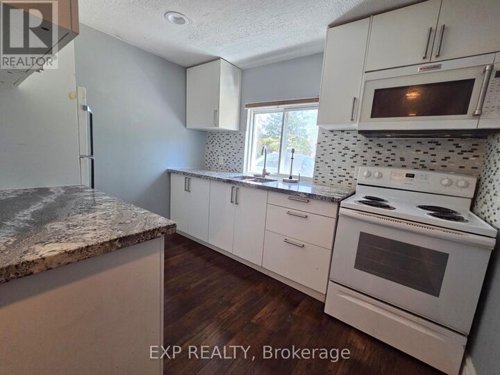 Property Photo:  2021 Edinburgh Drive 2  ON L7R 2C8 