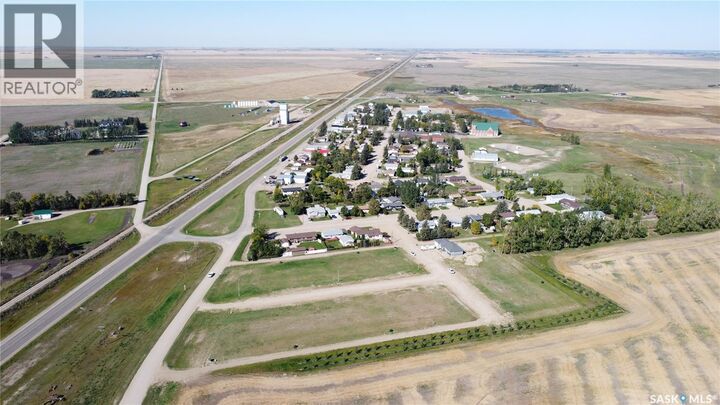 Property Photo:  202 4th Street E  SK S0G 3S0 