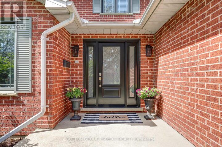 Property Photo:  94 Carriage Hill Drive  ON N5X 3W9 