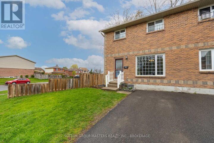 Property Photo:  182 Rosemund Crescent  ON K7M 6Z1 