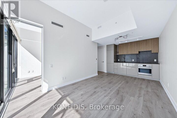 Property Photo:  161 Roehampton Avenue 732  ON M4P 0C8 