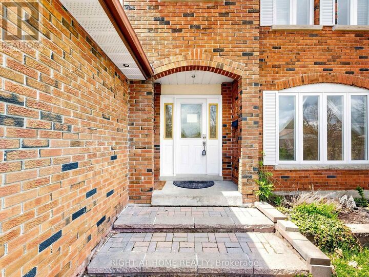 Property Photo:  86 Howlett Avenue  ON L3Y 5S5 