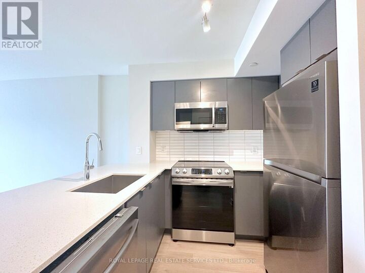 Property Photo:  3385 Dundas Street West 514  ON M6S 2S2 