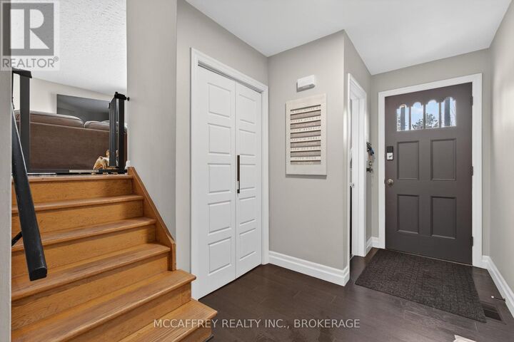 Property Photo:  31 Meadowvale Avenue  ON K8N 4N7 