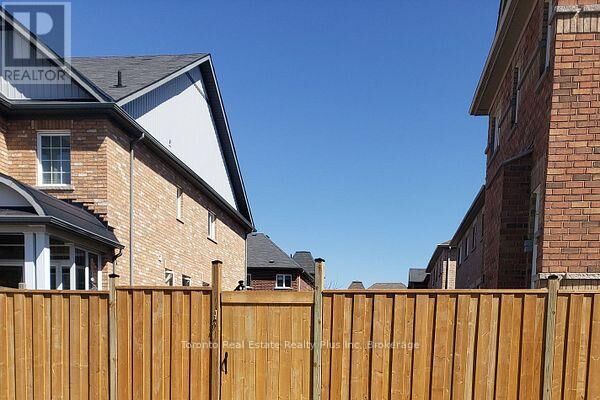 Property Photo:  32 Turnhouse Crescent  ON L6B 0S5 