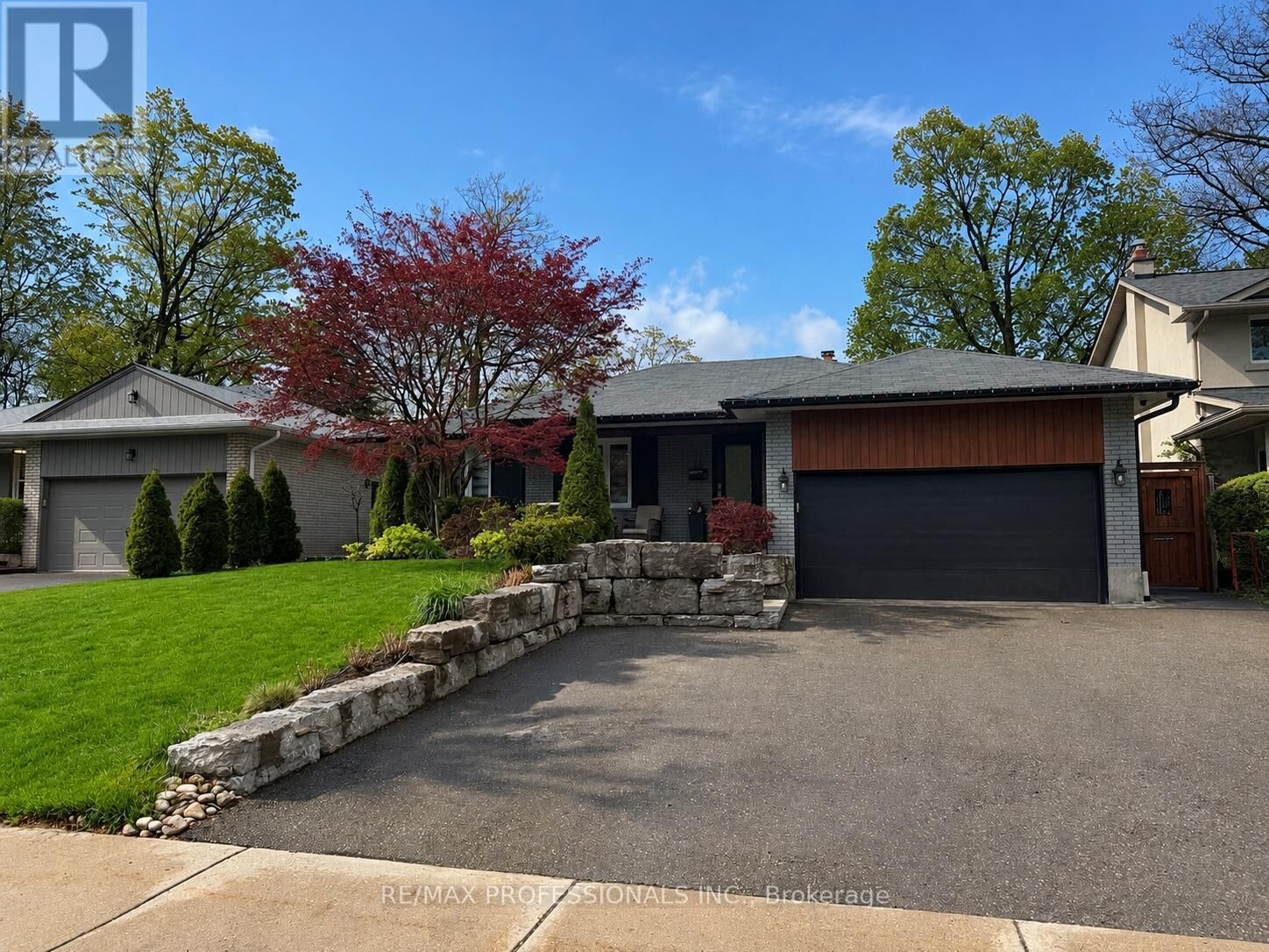 Property Photo:  19 Greencoat Road  ON M9B 4V1 