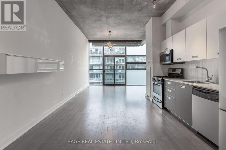 Property Photo:  60 Bathurst Street 811  ON M5V 2P4 