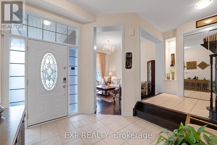 Property Photo:  323 Cheryl Mews Boulevard  ON L3X 3J6 