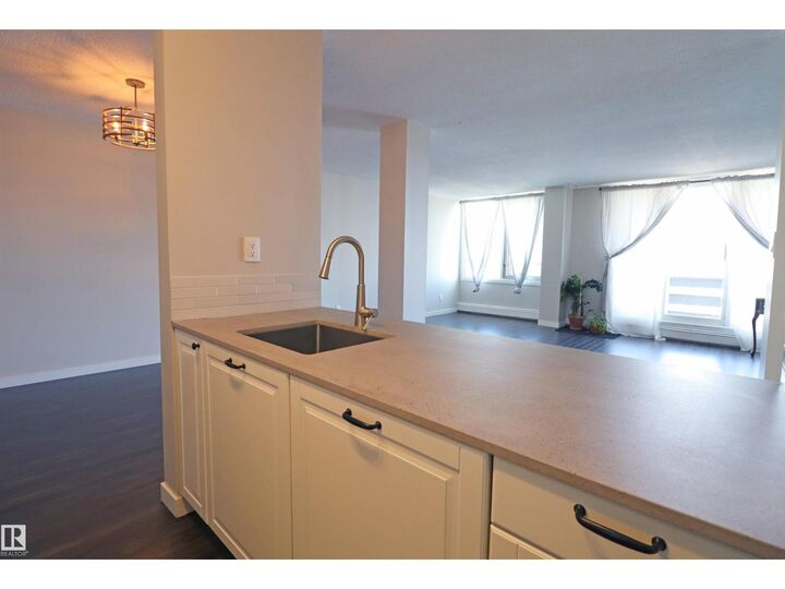 Property Photo:  #901 10160 116 St NW  AB T5K 1V9 